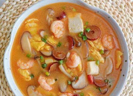 Canh đậu hũ nấu nấm tôm