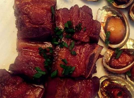 Thịt lợn kho bào ngư