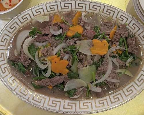 Thịt bò xào cần tây hành tây